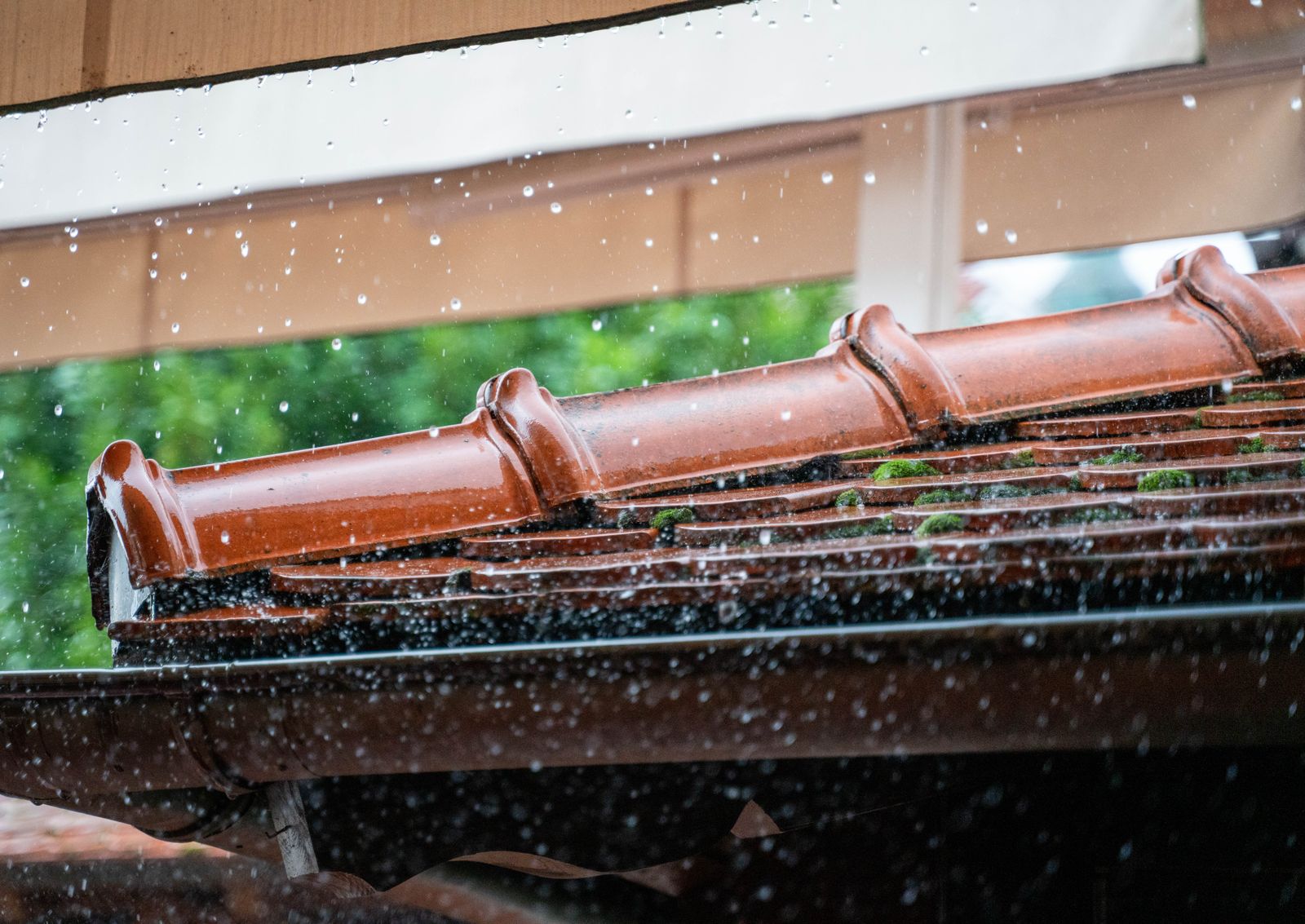 Emergency Gutter Repair and Leak Repair